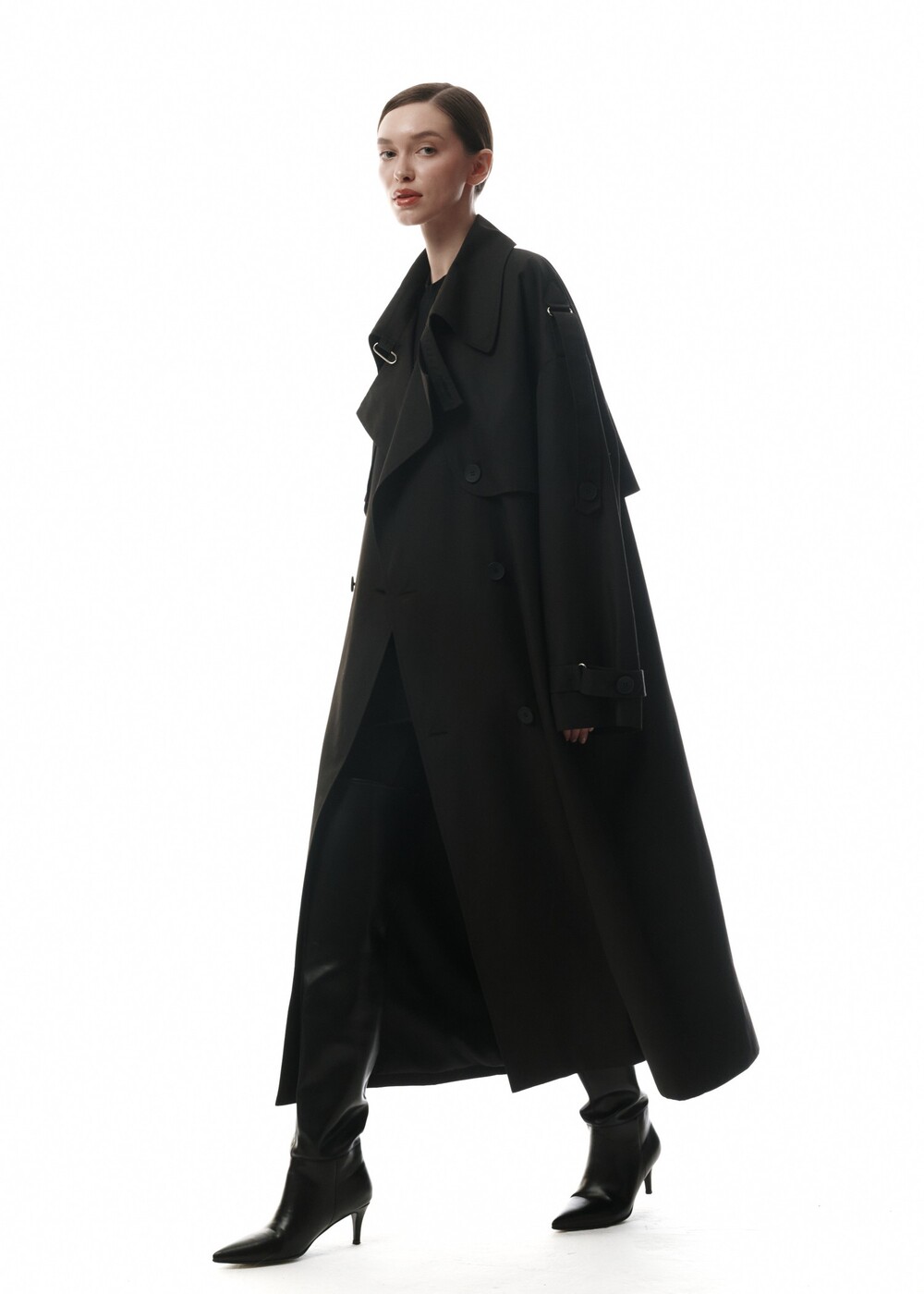 Trench coat in black